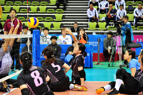 sitting-volleyball